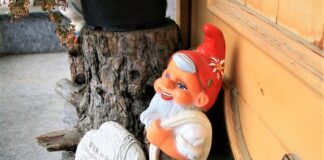 Jak zrobić skrzata z gałązek?