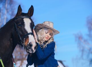Dlaczego lepiej wozić dziecko tyłem do kierunku jazdy?