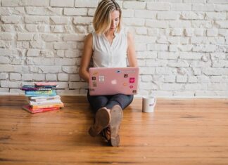 Z czego zrobić podłogę do altany?