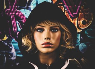 Jak się nazywa czerwona lalka z Rainbow High?