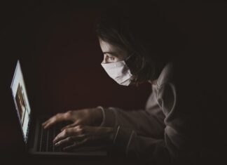 Jaka jest bezpieczna odległość od osób podczas lotów dronem?