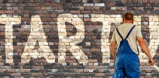 Kiedy zacząć podawać dziecku zabawki?