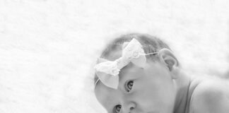 Jak bawić się z miesięcznym niemowlakiem?